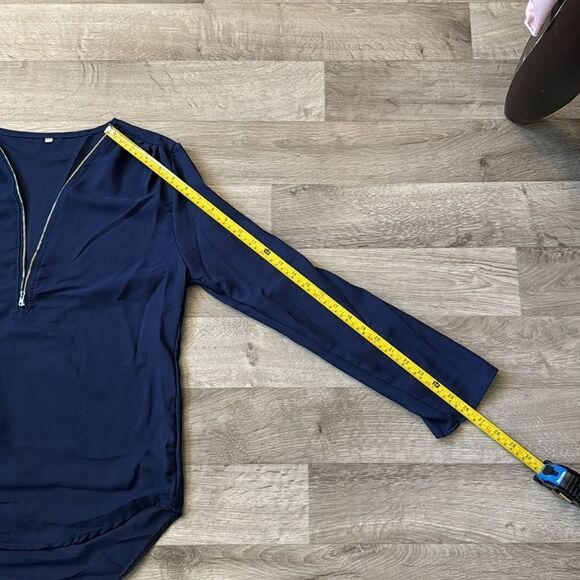 Medium Navy Top. Zipper front. Nice top. - Picture 4 of 5